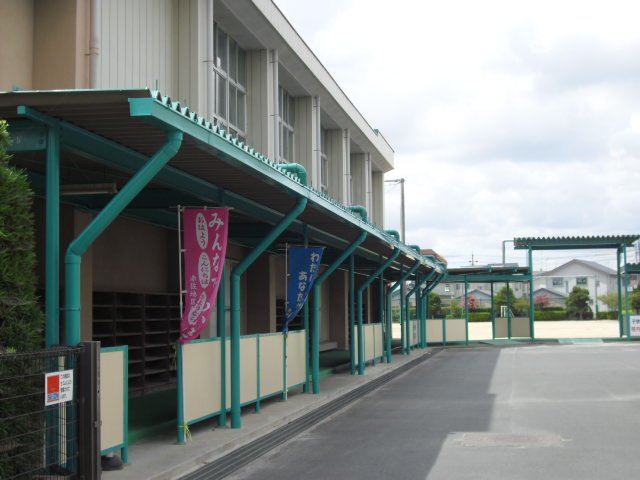 夏季休業中の学校整備 渡り廊下 8月 12年 赤佐小学校 ブログ 赤佐小学校
