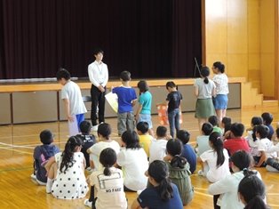 教育実習生のお別れ会 6月 17年 花川小学校 ブログ 花川小学校