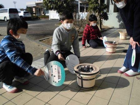 七輪で餅焼き 2月 18年 花川小学校 ブログ 花川小学校
