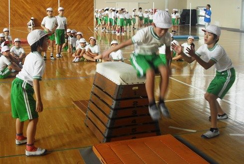 とび箱運動 11月 15年 初生小学校 ブログ 初生小学校