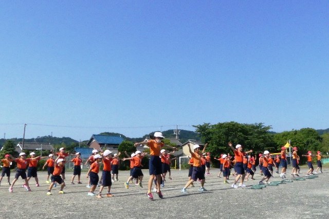 朝運動 長縄 みんなでジャンプ スタート 5月 2016年 平山小学校 ブログ 平山小学校