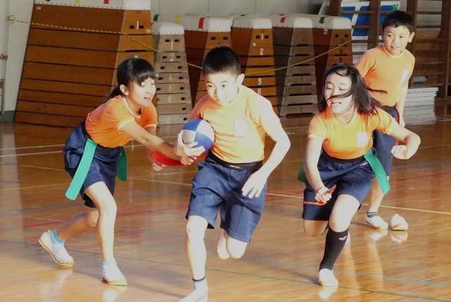 タグラグビー ２回戦 12月 16年 平山小学校 ブログ 平山小学校