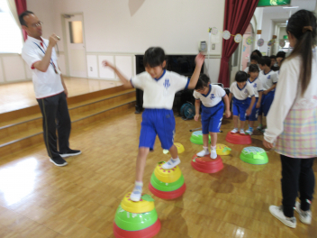 1・2年生「幼稚園との交流」② | 6月 | 2026年 | 伊目小学校 ブログ