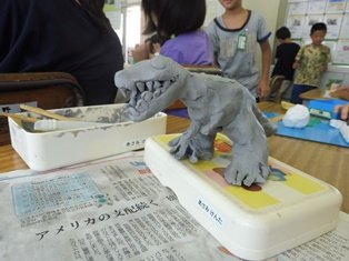 粘土で 動きのあるものを作ろう ４年 7月 17年 泉小学校 ブログ 泉小学校