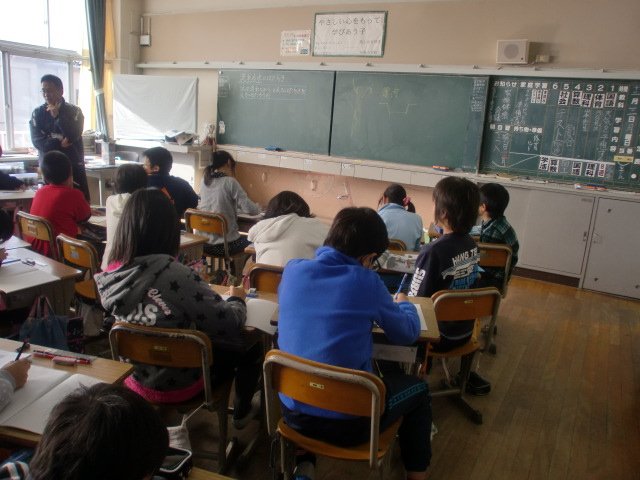 11月30日 ５年生 理科 流れる水の働き 11月 12年 可美小学校 ブログ 可美小学校