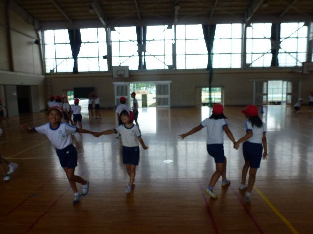３年生 体育 リズムにのってダンス 9月 13年 鴨江小学校 ブログ 鴨江小学校