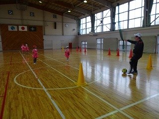 体育の学習 ボールキープゲーム １年 12月 18年 笠井小学校 ブログ 笠井小学校