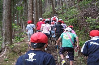 春野町４小学校 ３年生交流体験活動 いざ 犬居城へ 5月 12年 気田小学校 ブログ 気田小学校