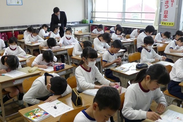 自己紹介カードづくり ４年生 4月 17年 気賀小学校 ブログ 気賀小学校