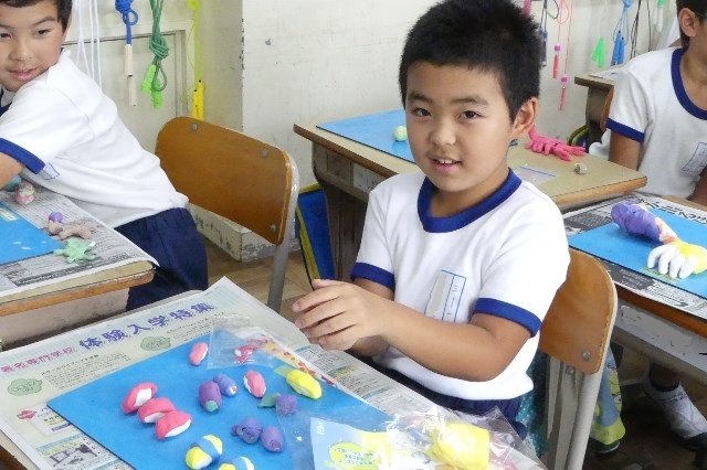 カラフル粘土のお店へようこそ ３年生 5月 17年 気賀小学校 ブログ 気賀小学校