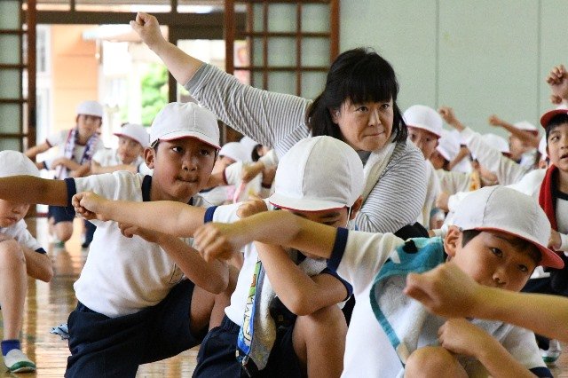 団体演技練習 中学年 5月 18年 気賀小学校 ブログ 気賀小学校