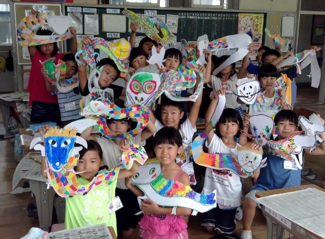 ２年図工 りゅうの目のなみだ お話の絵の作成 9月 16年 北小学校 ブログ 北小学校