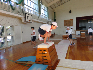 閉脚跳び ６年生体育 1月 17年 北浜東小学校 ブログ 北浜東小学校