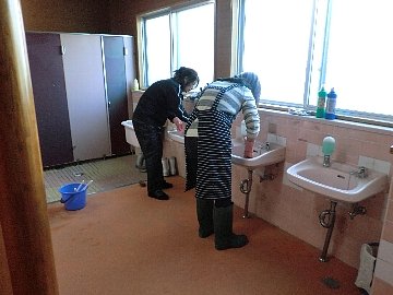 清掃ボランティアの方が北校舎１ ２階女子トイレの清掃を行ってくれました 1月 12年 舞阪小学校 ブログ 舞阪小学校