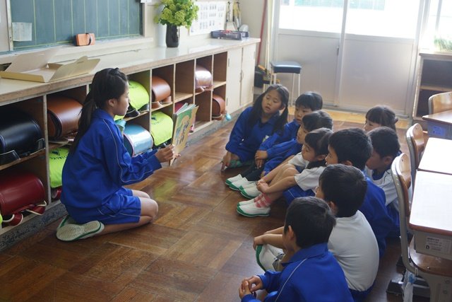 ６年生による読み聞かせ 4月 18年 三ヶ日東小学校 ブログ 三ヶ日東小学校