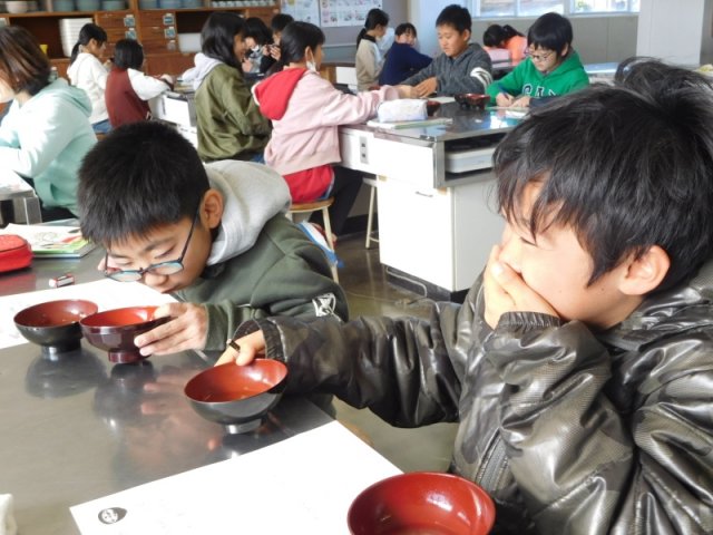 ５年生家庭科 食べて元気に ご飯とみそ汁をつくろう 1月 19年 中郡小学校 ブログ 中郡小学校