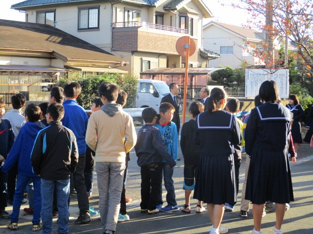 中学生と一緒にあいさつ運動 11月 16年 中郡小学校 ブログ 中郡小学校