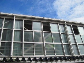 体育館の窓 8月 10年 南陽中学校 ブログ 南陽中学校