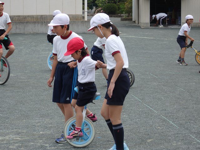 チャレンジ一輪車 夢をはぐくむ学校づくり推進事業 5月 16年 尾奈小学校 ブログ 尾奈小学校