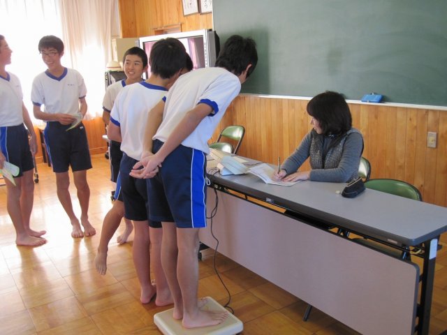 昼休み 身体測定 1月 13年 清竜中学校 ブログ 清竜中学校
