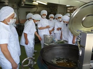 学校給食調理実技研修会を開催しました 8月 2014年 浜松市教育センター ブログ 浜松市教育センター