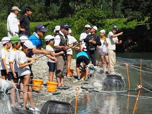 川に親しむ日 8月 18年 下阿多古小学校 ブログ 下阿多古小学校