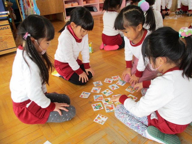 年長さんはかるた遊びをしました 1月 19年 新原幼稚園 ブログ 新原幼稚園