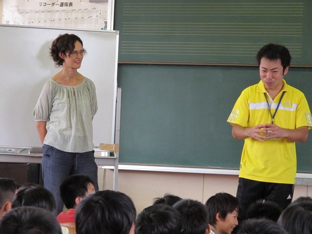 ａｌｔヘレンさん来校 英語活動 ６年生 9月 13年 豊西小学校 ブログ 豊西小学校
