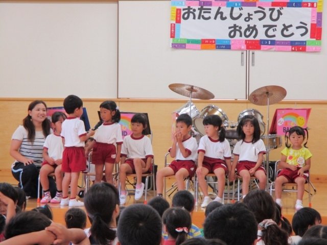 ６月生まれの子の誕生会 収穫した野菜を食べたよ 教育実習生とのお別れ 6月 16年 内野幼稚園 ブログ 内野幼稚園