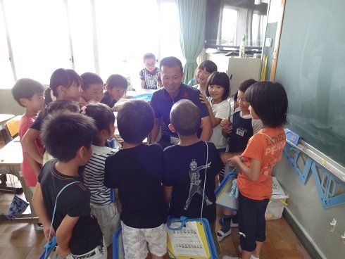 せんせいたんけん あくしゅ大作戦 7月 17年 与進北小学校 ブログ 与進北小学校