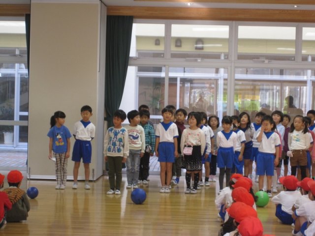 学年集会 ボール送りゲーム 11月 16年 雄踏小学校 ブログ 雄踏小学校