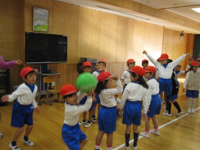 学年集会 ボール送りゲーム 11月 16年 雄踏小学校 ブログ 雄踏小学校