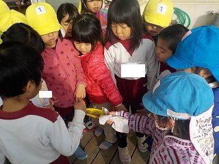 こおりカチカチつめたいね 1月 16年 雄踏幼稚園 ブログ 雄踏幼稚園